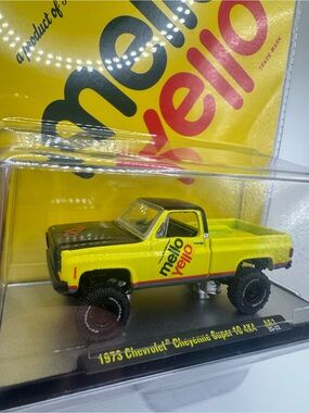M2 MACHINES - COCA-COLA MELLO YELLO - 1973 CHEVY CHEYENNE SUPER 10 4x4